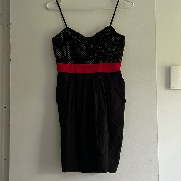 Polka Dot Black Dress with Red Accent & Pockets – Retro Chic Style - Picture 1 of 3